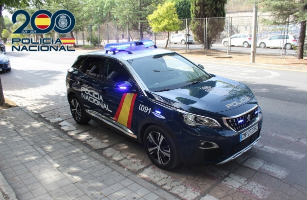 Vehículo de la Policía Nacional (POLICÍA NACIONAL) Vehículo de la Policía Nacional (POLICÍA NACIONAL)