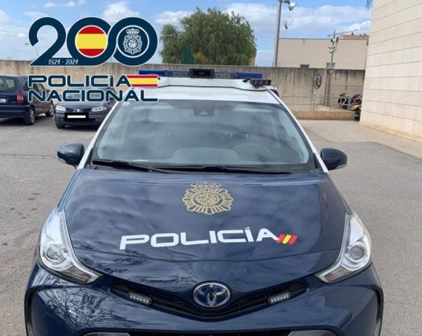 Vehículo de la Policía Nacional (POLICÍA NACIONAL) Vehículo de la Policía Nacional (POLICÍA NACIONAL)
