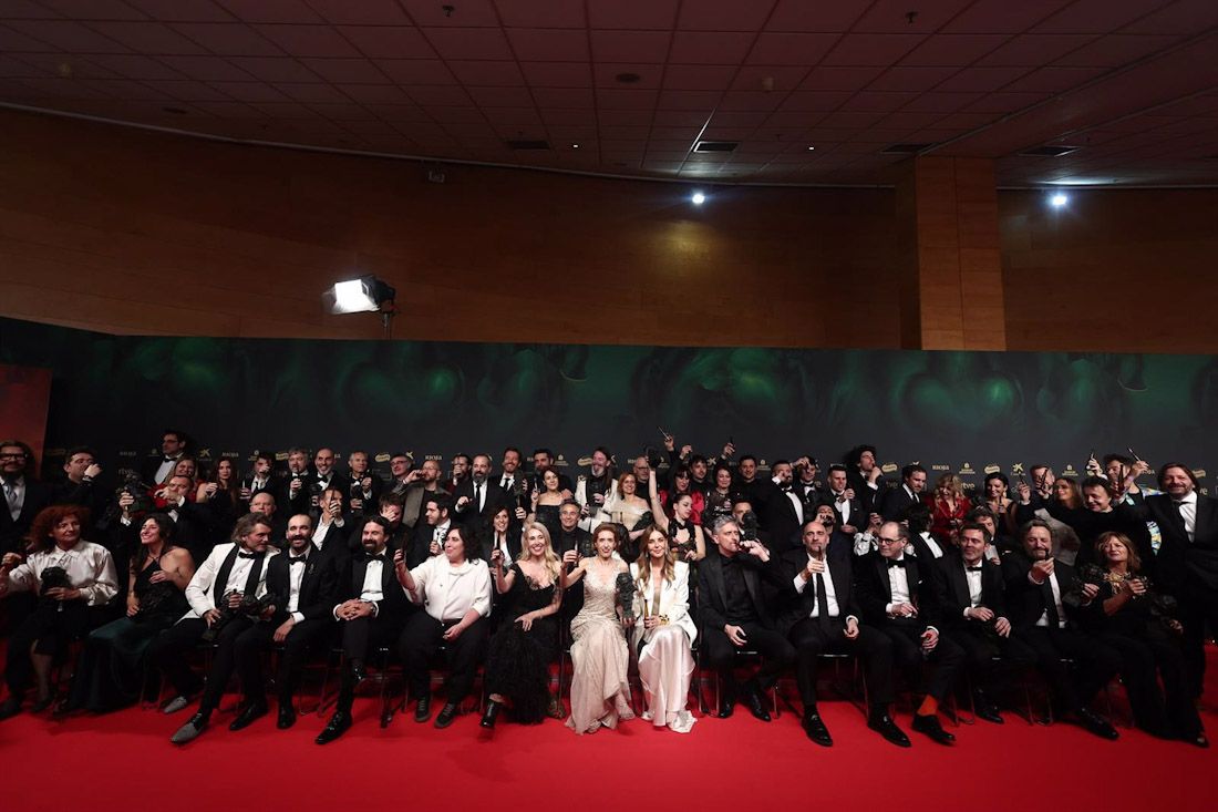 Foto de familia de los ganadores en la 39º edición de los Premios Goya, en el Palacio de Exposiciones y Congresos de Granada (EDUARDO PARRA - EUROPA PRESS)