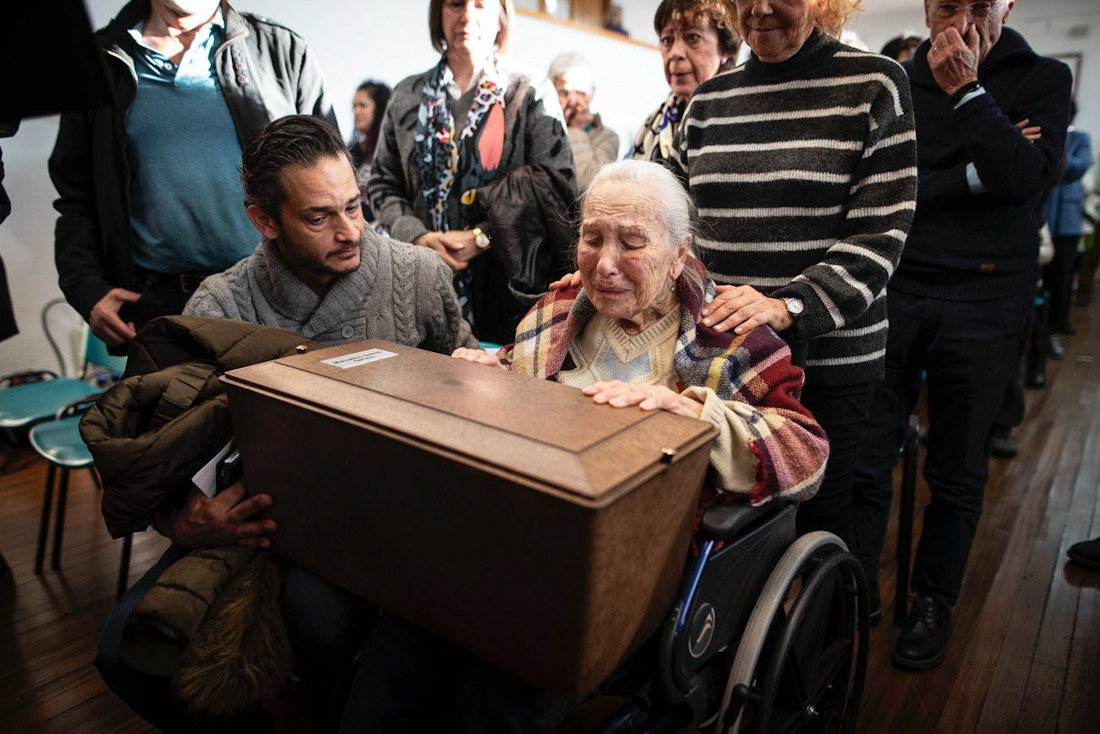 Entrega de los restos (ANTONIO L. JUÁREZ)