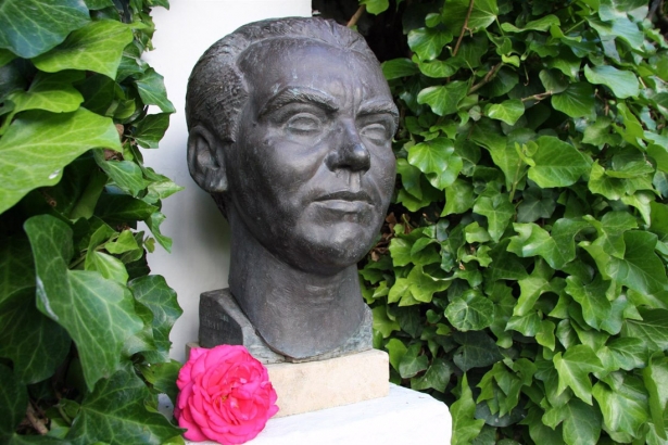 Busto de Federico García Lorca en el Museo-Casa Natal de Fuente Vaqueros, en imagen de archivo (DIPUTACIÓN)