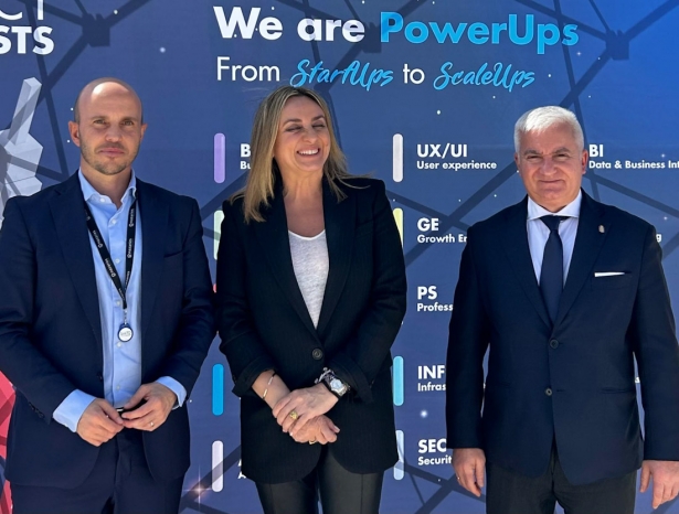 Visita de la alcaldesa a Nazaríes Intelligentia (NAZARÍES)