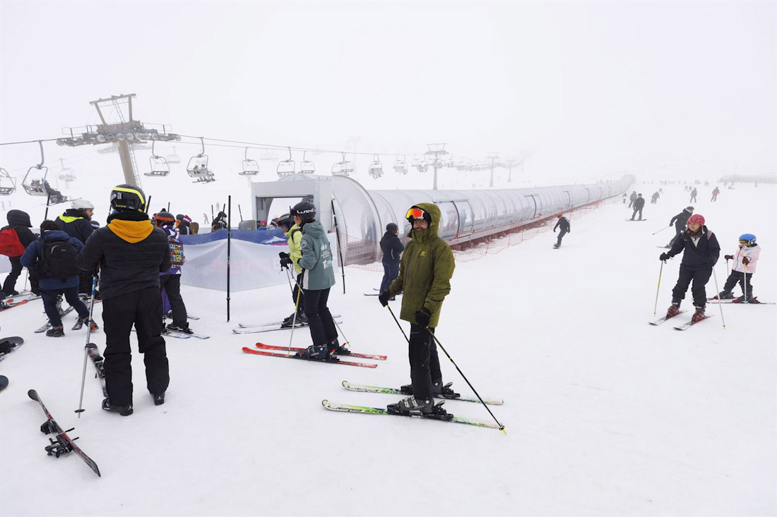 Esquiadores en la estación de esquí de Sierra Nevada. Archivo (ÁLEX CÁMARA - EUROPA PRESS)