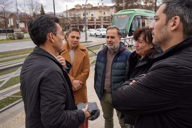 El portavoz del PSOE en el Ayuntamiento de Granada, Paco Cuenca, a la izquierda en la imagen en una comparecencia pública con ediles de su grupo municipal (JAVIER MARTÍN/PSOE) El portavoz del PSOE en el Ayuntamiento de Granada, Paco Cuenca, a la izquierda en la imagen en una comparecencia pública con ediles de su grupo municipal (JAVIER MARTÍN/PSOE)