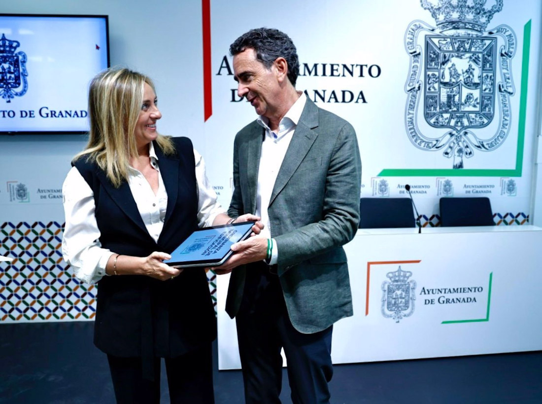 La alcaldesa de Granada, Marifrán Carazo, y el concejal de Urbanismo, Enrique Catalina, en imagen de archivo (AYUNTAMIENTO)