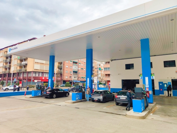 Gasolinera de Plaza Einstein (BALLENOIL) Gasolinera de Plaza Einstein (BALLENOIL)