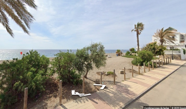 Playa de La Calahonda, en Motril (112) Playa de La Calahonda, en Motril (112)