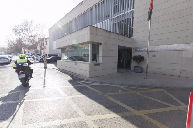 Jefatura de la Policía Local de Granada, en imagen de archivo (ÁLEX CÁMARA / EUROPA PRESS) Jefatura de la Policía Local de Granada, en imagen de archivo (ÁLEX CÁMARA / EUROPA PRESS)