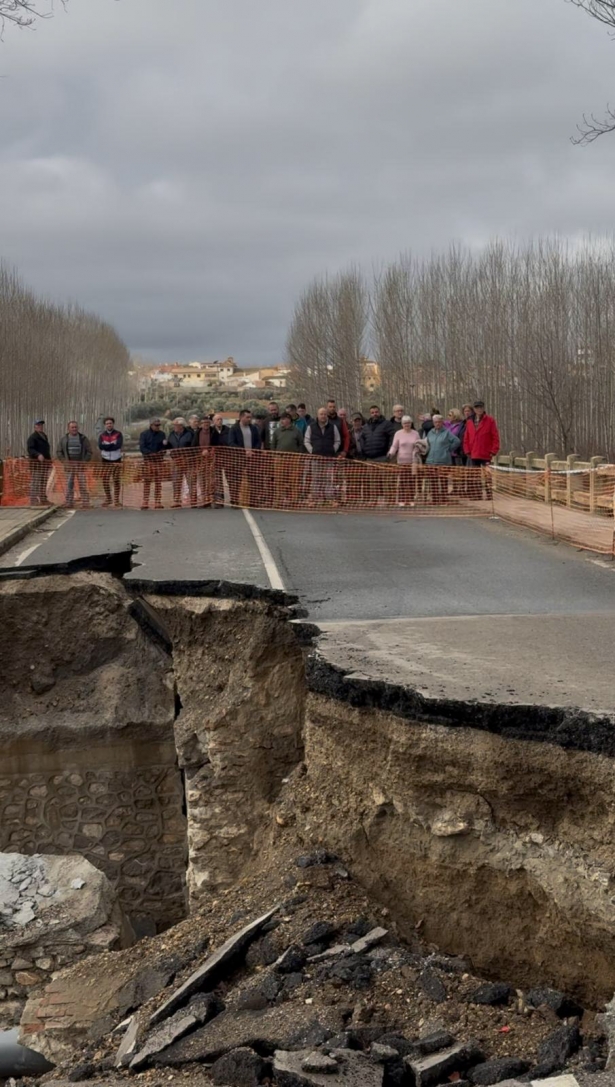 Puente derrumbado (AYTO. PURULLENA)