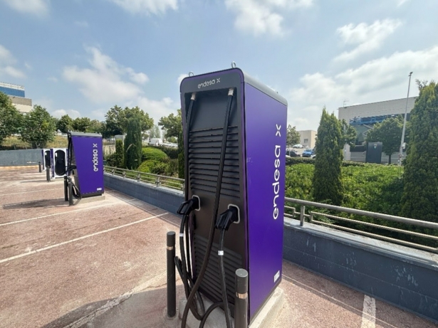 Punto de recarga para vehículos eléctricos (ENDESA) Punto de recarga para vehículos eléctricos (ENDESA)