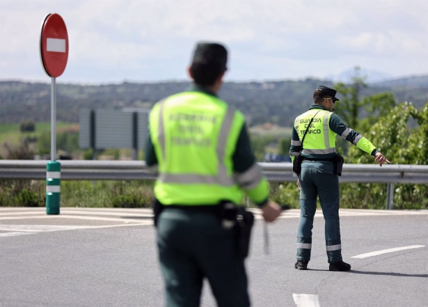 Dos agentes de la Guardia Civil de Tráfico (EDUARDO PARRA - EUROPA PRESS)