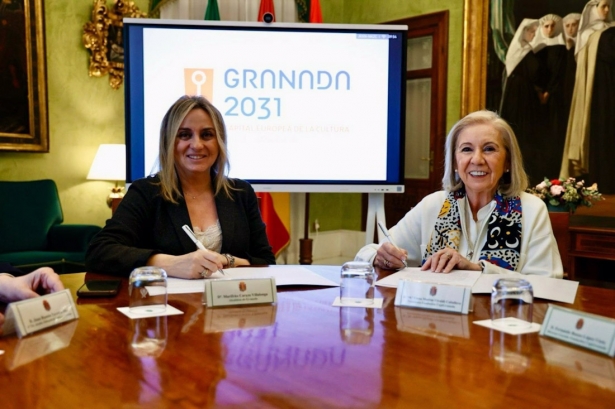 La alcaldesa de Granada, Marifrán Carazo, y la presidenta de la Fundación CajaGranada, María Elena Martín Vivaldi (AYUNTAMIENTO DE GRANADA) La alcaldesa de Granada, Marifrán Carazo, y la presidenta de la Fundación CajaGranada, María Elena Martín Vivaldi (AYUNTAMIENTO DE GRANADA)