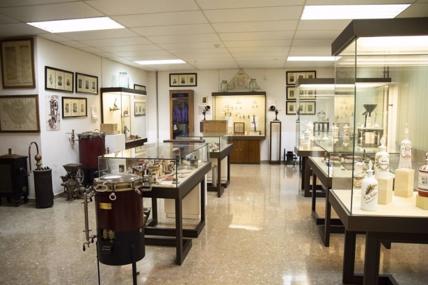 Museo de Historia de la Farmacia Profesor José María Suñé Arbussà, ubicado en la Facultad de Farmacia de la Universidad de Granada (JOSE ANT. ALCAZAR) Museo de Historia de la Farmacia Profesor José María Suñé Arbussà, ubicado en la Facultad de Farmacia de la Universidad de Granada (JOSE ANT. ALCAZAR)