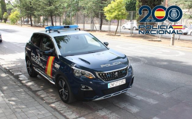 Vehículo de la Policía Nacional (POLICÍA NACIONAL) Vehículo de la Policía Nacional (POLICÍA NACIONAL)