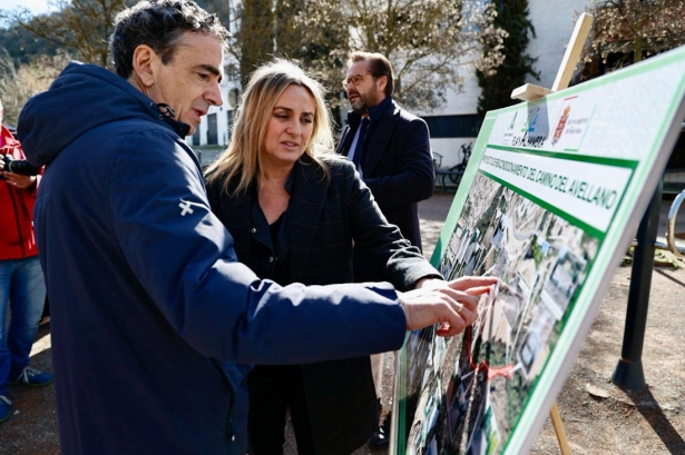 Presentación del paseo literario (AYTO. GRANADA)