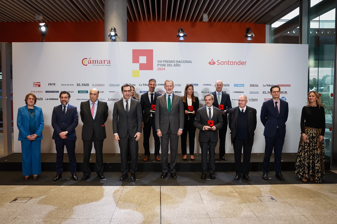 Foto de familia de lso premiados (CÁMARA GRANADA)