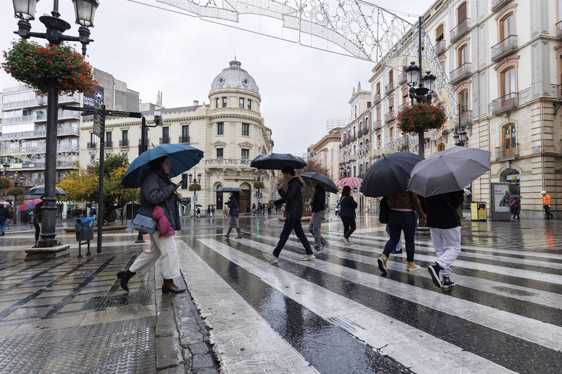 Calles de Granada. Archivo (ÁLEX CÁMARA - EUROPA PRESS)