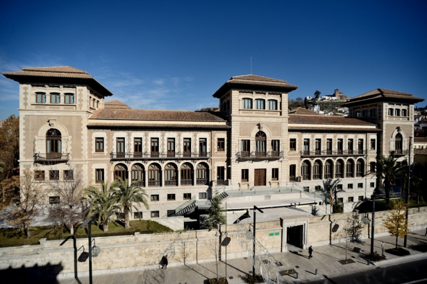 Sede de la Junta de Andalucía en Granada (WIKIPEDIA) Sede de la Junta de Andalucía en Granada (WIKIPEDIA)
