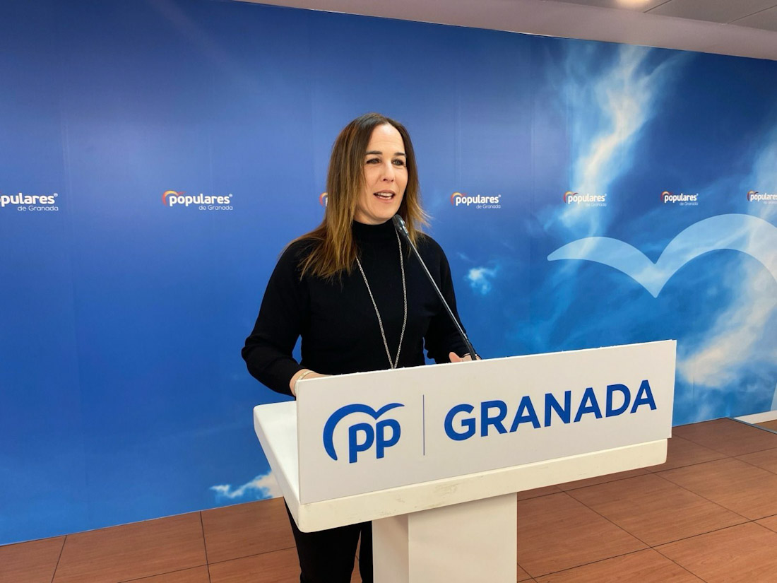 •	La portavoz del PP de Granada, Lourdes Ramírez (PP)