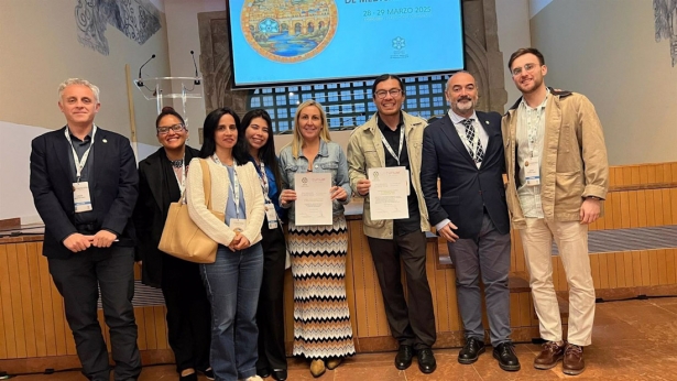 El Hospital Virgen de las Nieves, doblemente premiado en un encuentro científico de expertos en Medicina Nuclear (JUNTA DE ANDALUCÍA) El Hospital Virgen de las Nieves, doblemente premiado en un encuentro científico de expertos en Medicina Nuclear (JUNTA DE ANDALUCÍA)