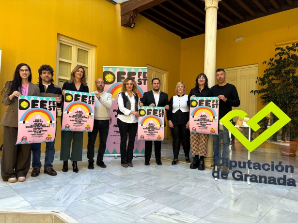 La Diputada de Turismo junto a los organizadores y patrocinadores del evento (DIPUTACIÓN) 