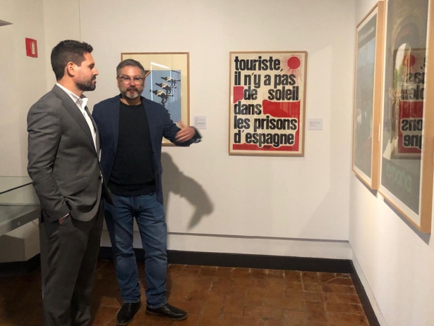 Un momento de la presentación de la exposición `Sin ir más lejos. La imagen turística en los carteles del Museo` (JUNTA) Un momento de la presentación de la exposición `Sin ir más lejos. La imagen turística en los carteles del Museo` (JUNTA)