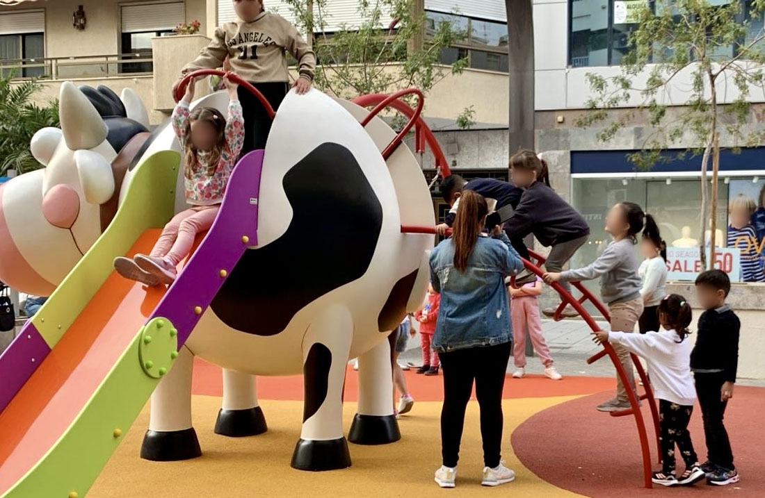 Colas parque infantil plaza de la Aurora Motril