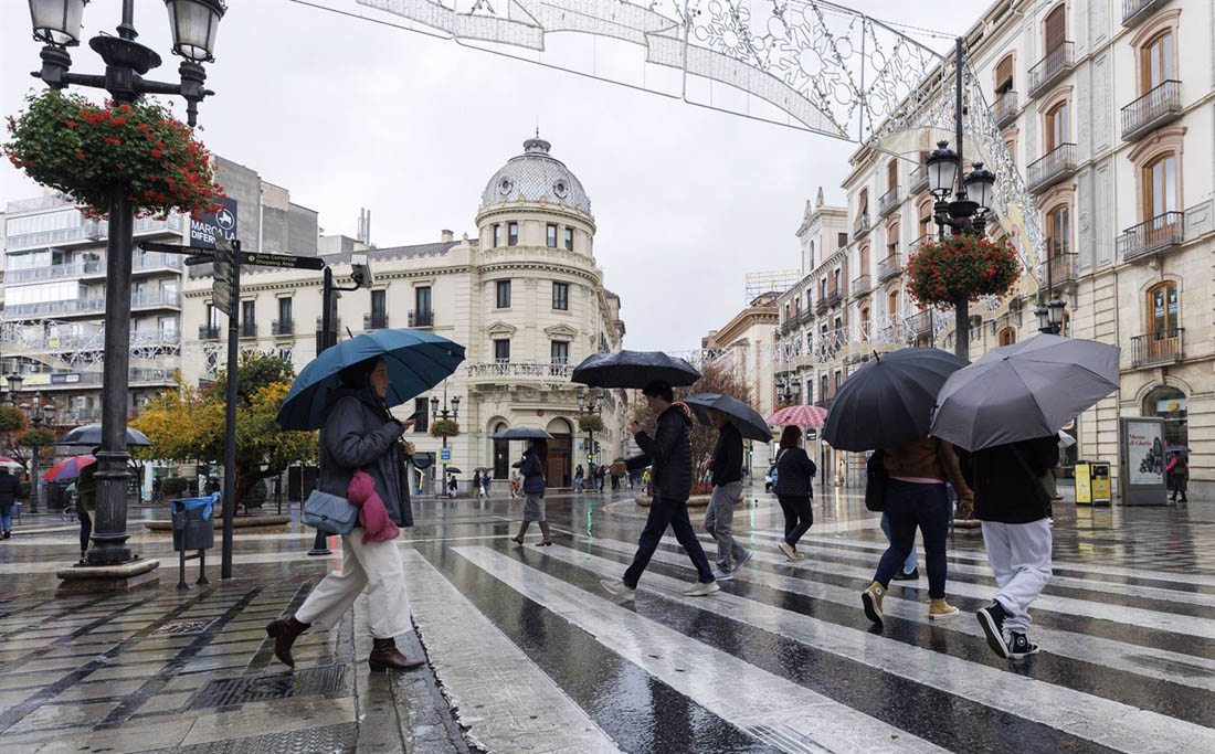 Imagen de archivo de calles del centro de Granada, donde queda activada la nueva zona de afluencia turística (EUROPA PRESS)
