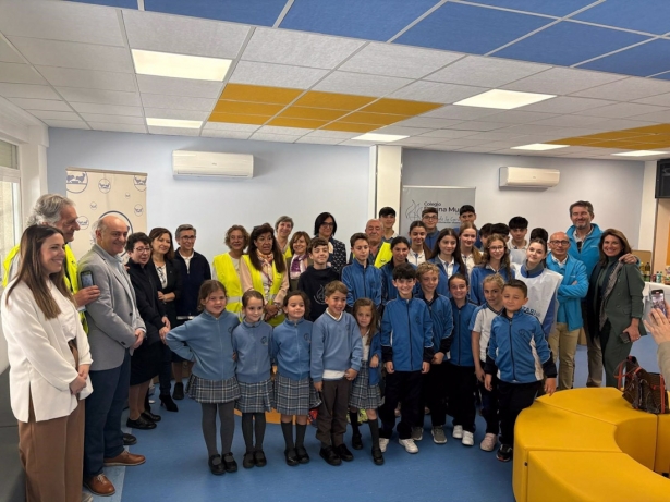 Visita de la Junta y el Ayuntamiento de Granada al colegio Regina Mundi (AYUNTAMIENTO)