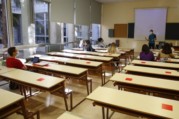 Imagen de archivo de una facultad (ÁLEX CÁMARA - EUROPA PRESS)