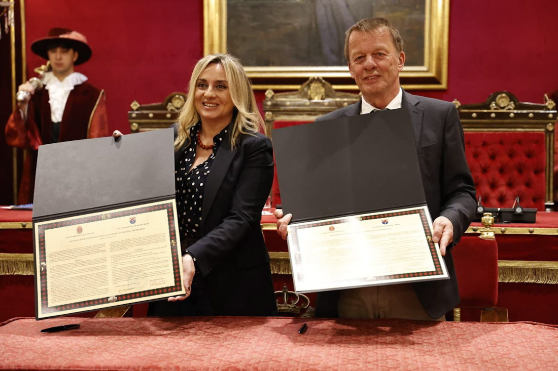 La alcaldesa de Granada, Marifrán Carazo, ha participado en la ratificación por el consistorio del hermanamiento con Remscheid (AYUNTAMIENTO)