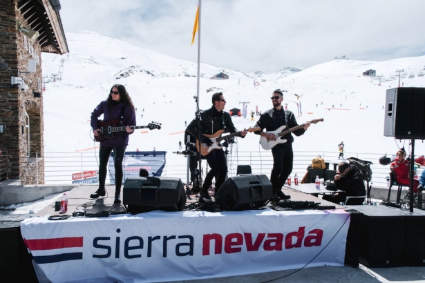 Concierto de Elegante y embustero en Sierra Nevada (JUNTA)