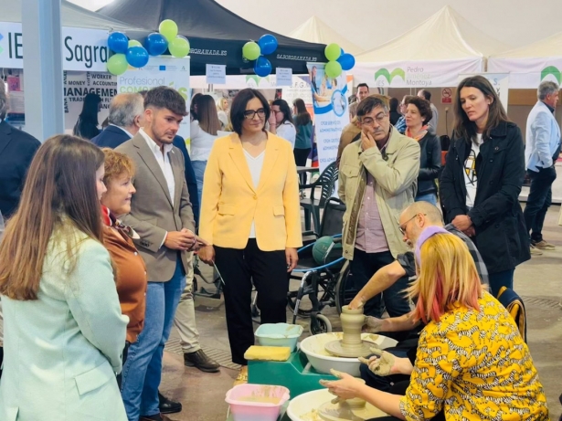 V Encuentro de FP, Artes Plásticas y Diseño de Andalucía Oriental (JUNTA) V Encuentro de FP, Artes Plásticas y Diseño de Andalucía Oriental (JUNTA)