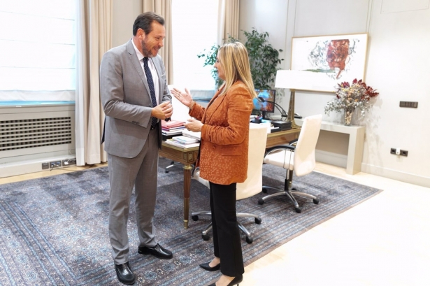 El ministro de Transportes y Movilidad Sostenible, Óscar Puente, y la alcaldesa de Granada, Marifrán Carazo, en imagen de archivo (SUBDELEGACIÓN DEL GOBIERNO EN GRANADA)