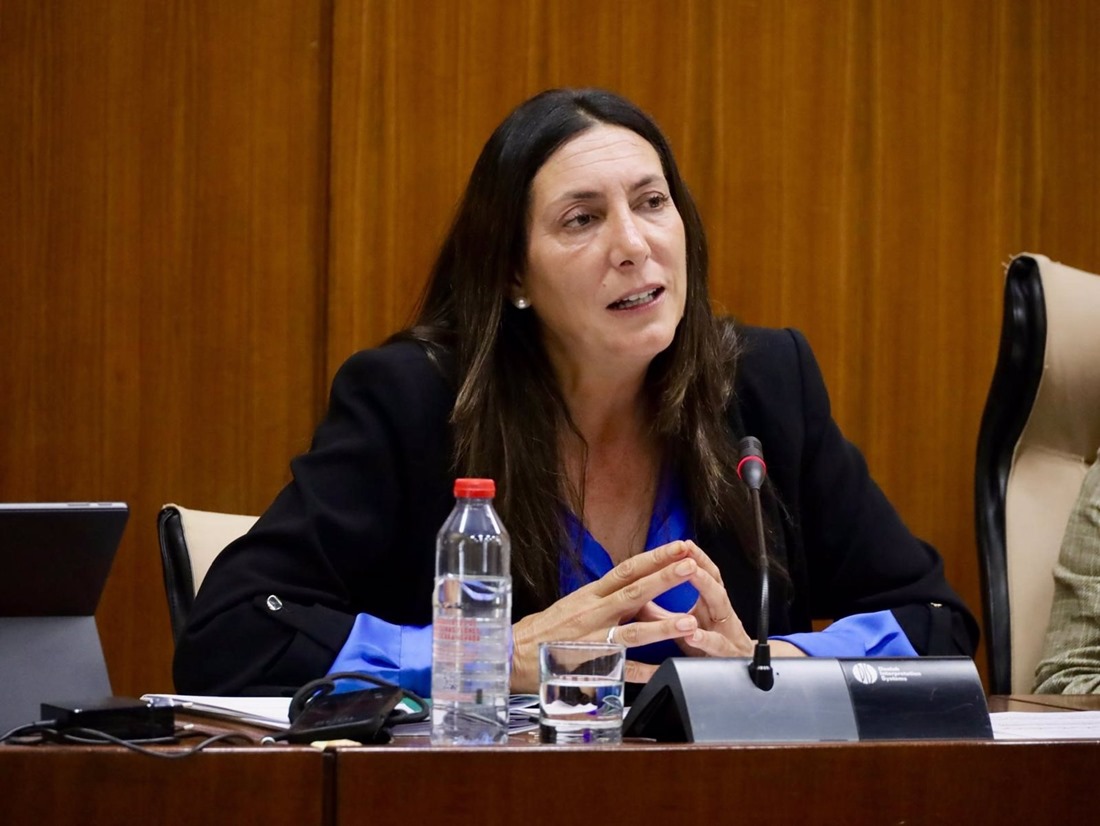 La consejera de Inclusión Social, Juventud, Familias e Igualdad, Loles López, en comisión parlamentaria, en una imagen de archivo (JOAQUÍN CORCHERO/PARLAMENTO DE ANDALUCÍA)