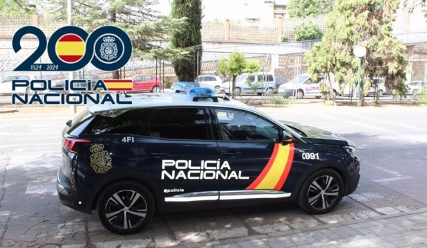 Vehículo de la Policía Nacional (POLICÍA NACIONAL) Vehículo de la Policía Nacional (POLICÍA NACIONAL)