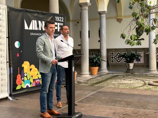 Jorge Saavedra ha presentado el festiva Milnoff junto a su director, José Luis Habichuela (AYUNTAMIENTO)