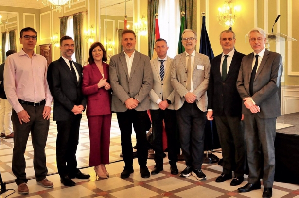 Acto de solicitud de la concesión del Diploma Europeo de Áreas Protegidas, en el Carmen de los Mártires (JUNTA) Acto de solicitud de la concesión del Diploma Europeo de Áreas Protegidas, en el Carmen de los Mártires (JUNTA)