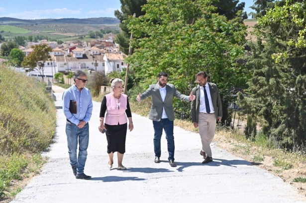Visita de la Junta y el Ayuntamiento de Guadahortuna a uno de los caminos habilitados tras el paso de la dana (PERFIL DE LA JUNTA EN GRANADA EN LA RED SOCIAL X)