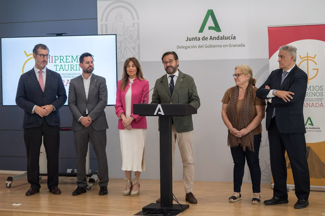 El delegado del Gobierno andaluz en Granada, Antonio Granados, atiende a los medios (JUNTA)
