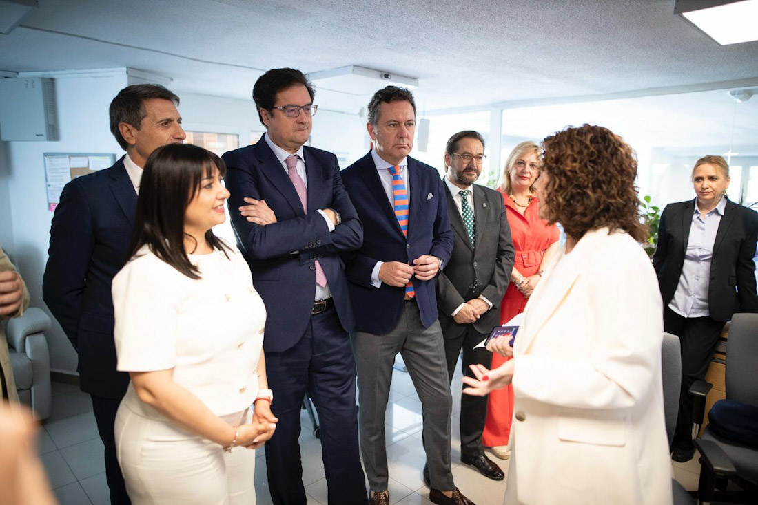 Visita del ministro Óscar López a la residencia de Armilla (ANTONIO L. JUAREZ)