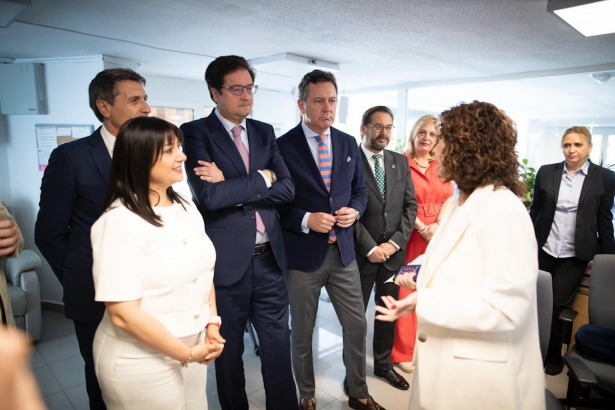 Visita del ministro Óscar López a la residencia de Armilla (ANTONIO L. JUAREZ)