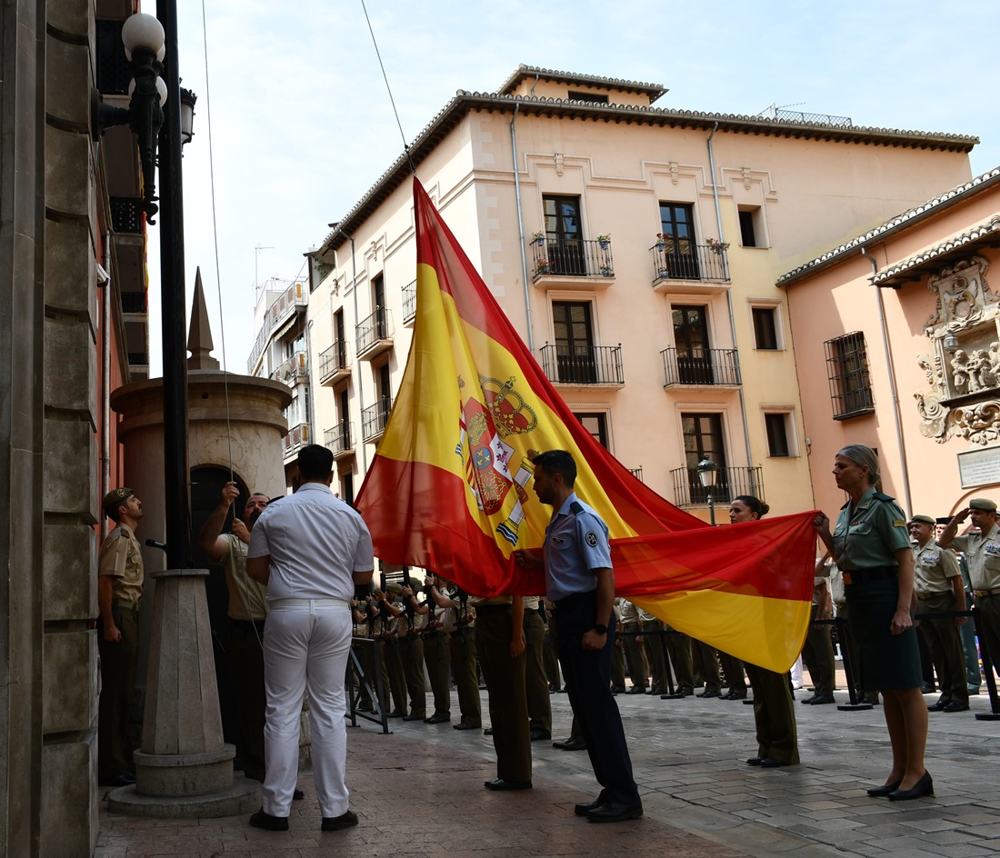 Izado de la bandera (MADOC)