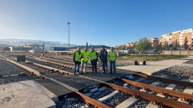 Equipo que ha trabajado con los sensores inteligentes en la estación de Andaluces (UGR) Equipo que ha trabajado con los sensores inteligentes en la estación de Andaluces (UGR)