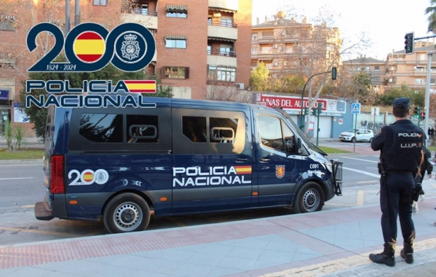 Furgón de la Policía Nacional (POLICÍA NACIONAL) Furgón de la Policía Nacional (POLICÍA NACIONAL)
