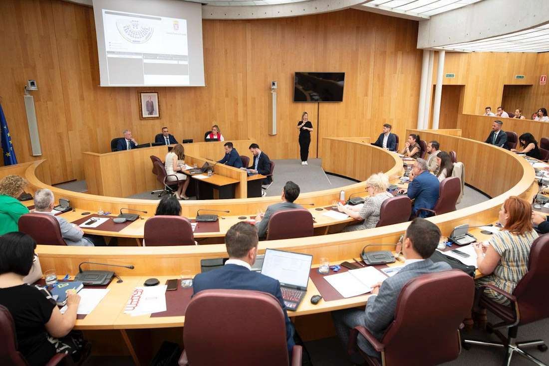Pleno extraordinario de Diputación (ANTONIO L. JUÁREZ)