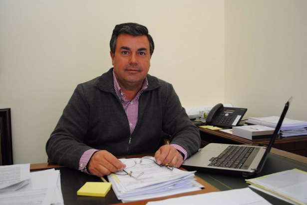 Ignacio Fernández-Sanz en imagen de archivo en su etapa de alcalde de Otura (EUROPA PRESS/OTURA)