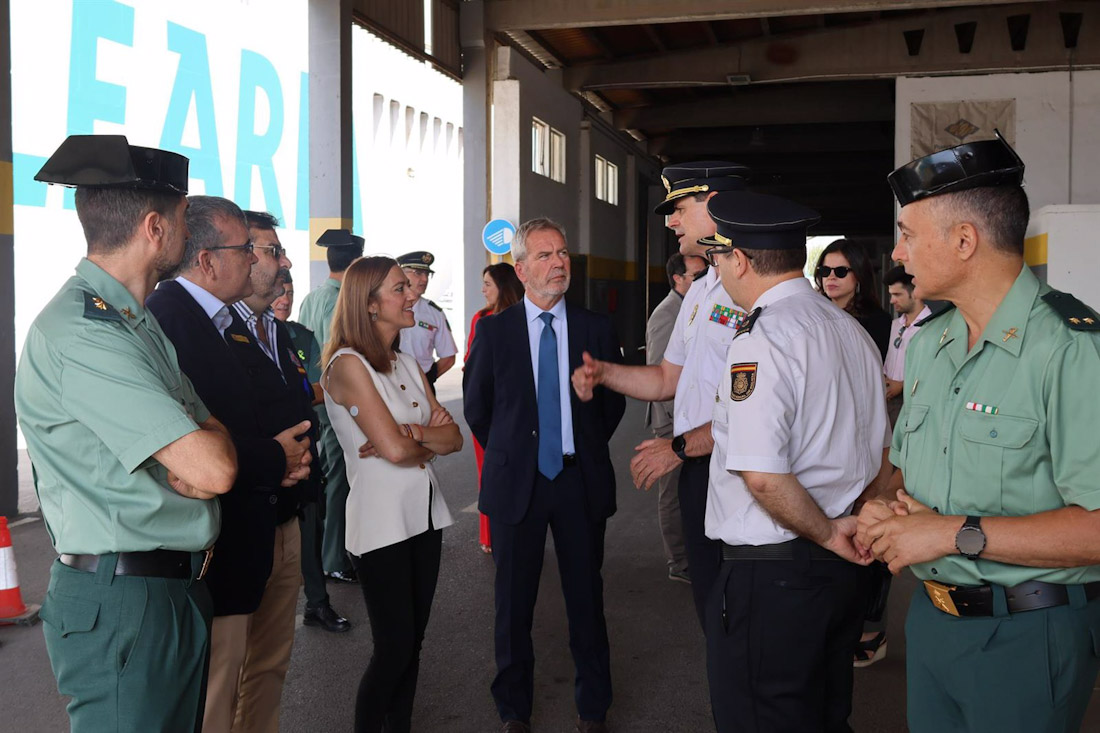 Visita de la directora general de Protección Civil y Emergencias, Virginia Barcones, y el subdelegado del Gobierno, José Antonio Montilla, al puerto motrileño. (SUBDELEGACIÓN DEL GOBIERNO)