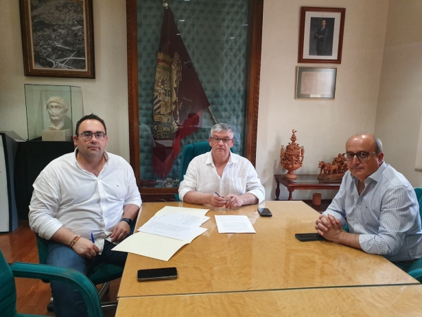 Firma del convenio (AYTO. GUADIX)