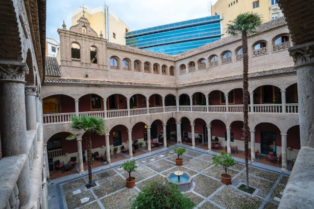 Claustro del Palacio de Santa Paula 